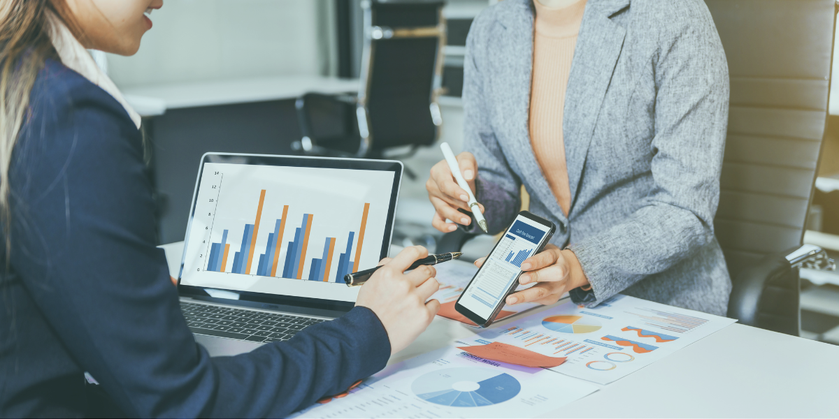 Business women reviewing financials to determine which solution to use to assist with extended payment terms.